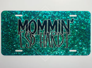 Mommin’ [So Hard] Fake Glitter Decorative Car Plate